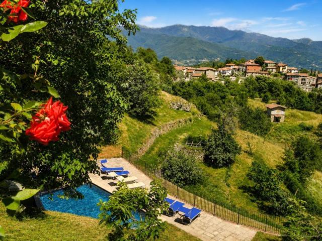 8 Camere Cascina / Fattoria Toscana in Vendita A1190. 450m² Molazzana