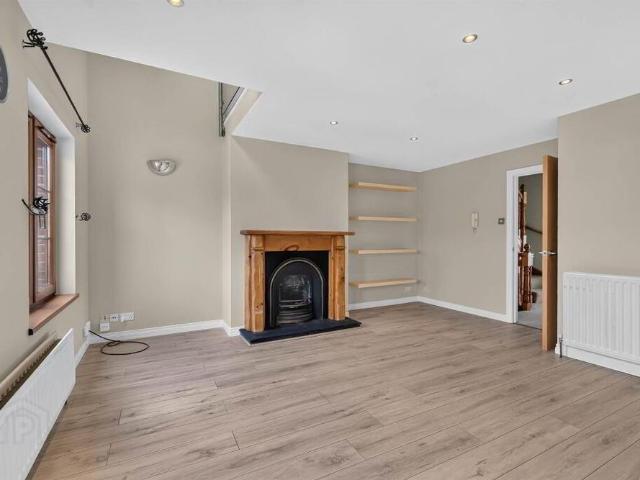 8 Castlegrange, Belfast, BT5 7GT