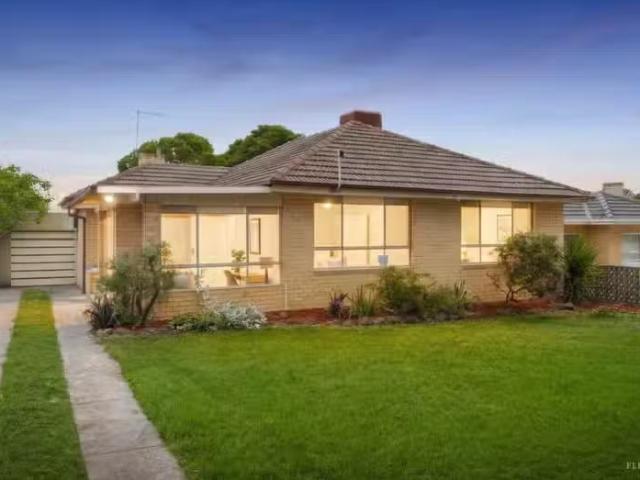 8 Caroline Crescent, Blackburn North VIC 3130 House Auction