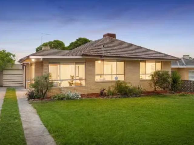 8 Caroline Crescent, Blackburn North VIC 3130 House For Lease
