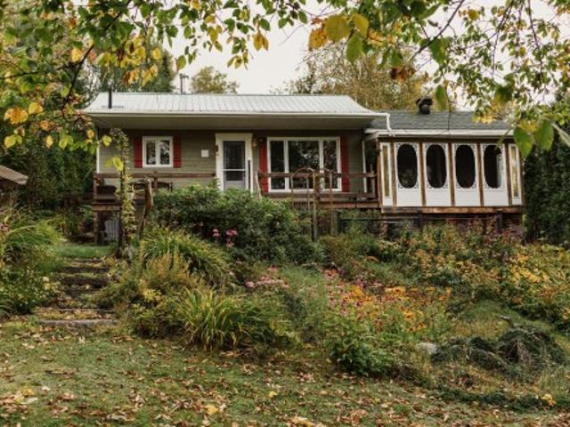8 Ch. Du Lac Chabot S. Saint Ambroise, QC, G7P 3B4 house for sale | Listing ID 12318 | Royal LePage