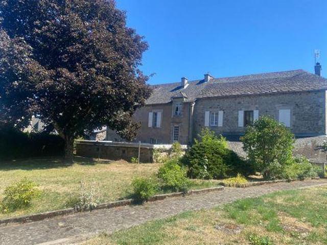 8 chambres, Menet Auvergne 15400 105329114