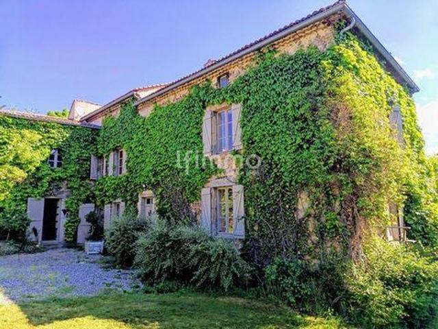 8 chambres, Sugères Auvergne 63490 102474075
