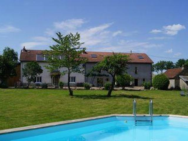 8 chambres, Saint Auvergne 63640 100780659