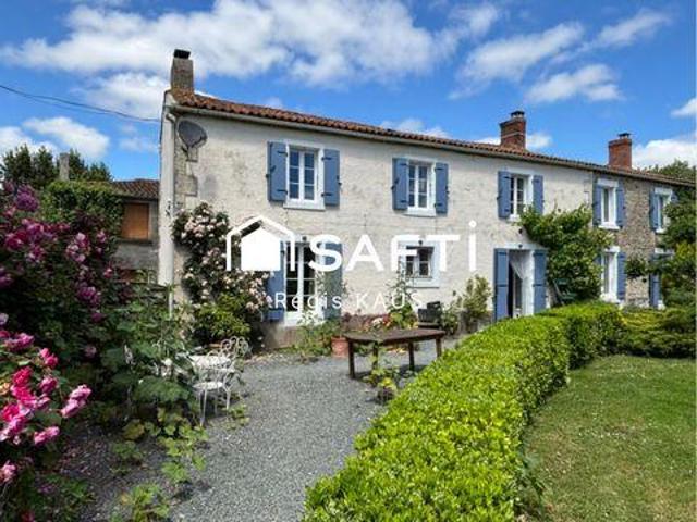8 chambres, Saint Pays de la Loire 85570 100239223