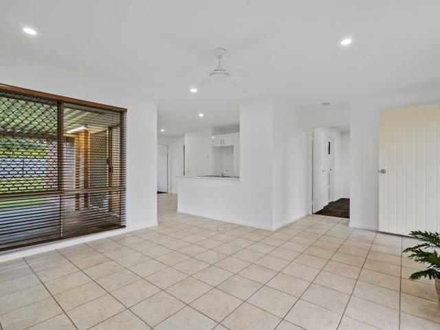 8 Chesterfield Crescent, WELLINGTON POINT, QLD 4160