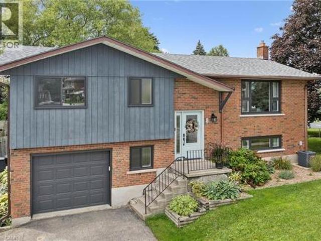 8 Christian Street, Baden, ON, N3A 2M6 house for sale | Listing ID 40859 | Royal LePage
