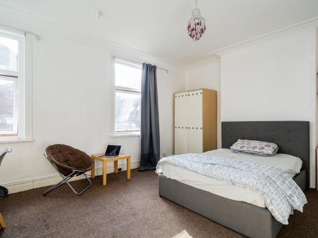 8 Claremont Avenue, LS3 1AT, Leeds