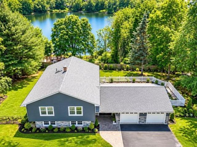 8 Clinton Ct, Monroe, NY 10950