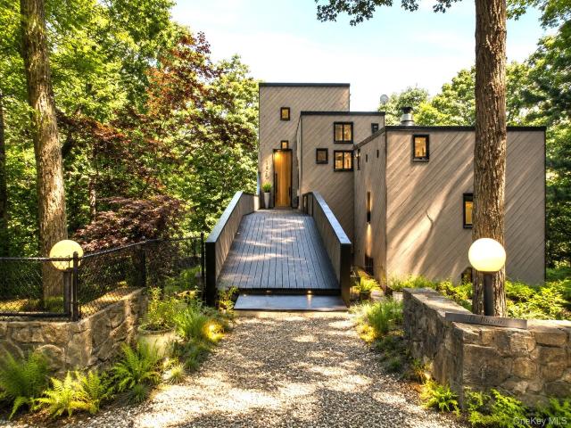 8 Cliff Court