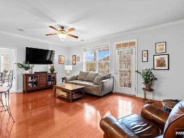 8 Cliff Road # B3