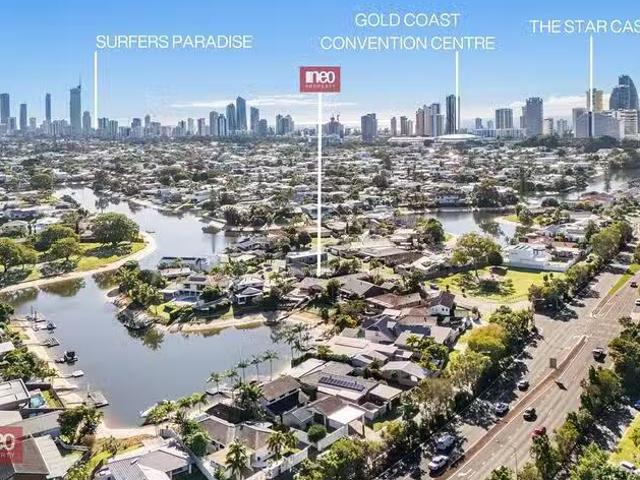 8 Cocos Crescent, Broadbeach Waters, QLD 4218