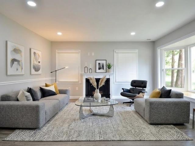 8 Colonial Ct