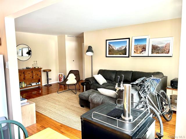 8 Colonial Road 36