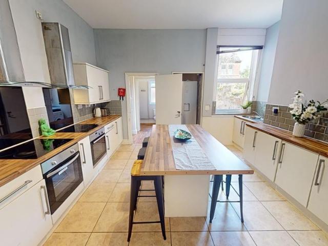 8 Colville Street, Nottingham, NG1 4HQ 7 bed semi detached house to rent £4,247 pcm £980 pw