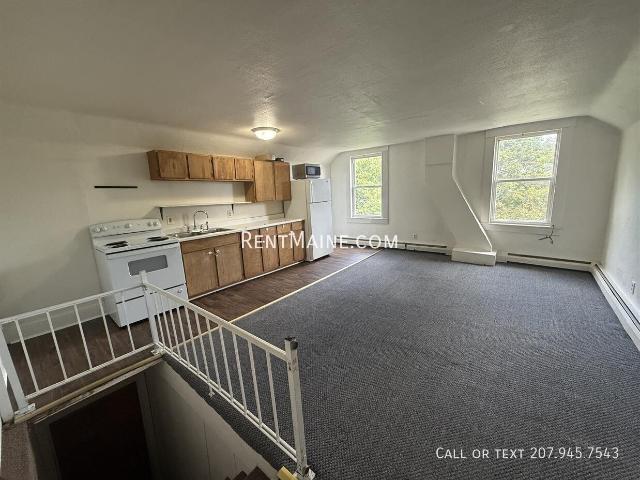 8 Commercial St. Apt 3 beds, 1 full bath