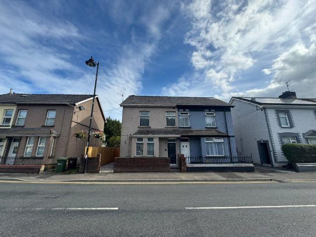8 Commercial Street, Pontymister, Risca NP11, 3 bed property to rent, £1,100 pcm | PrimeLocation