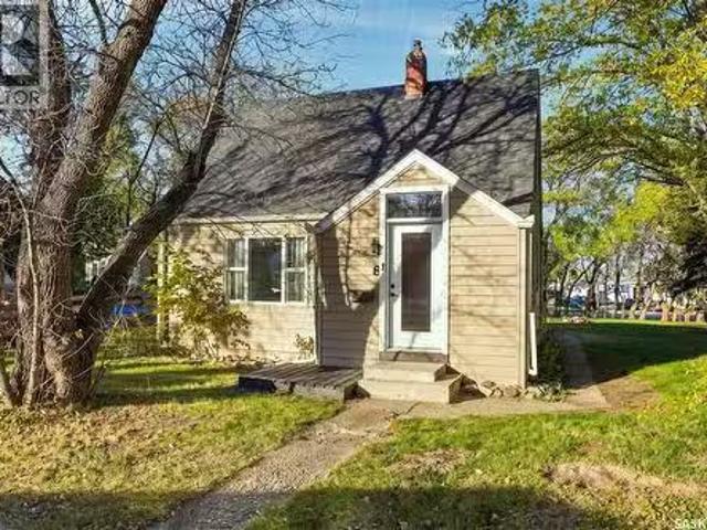 8 Connaught Place, Saskatoon, SK, S7L 1C7 house for sale Li.