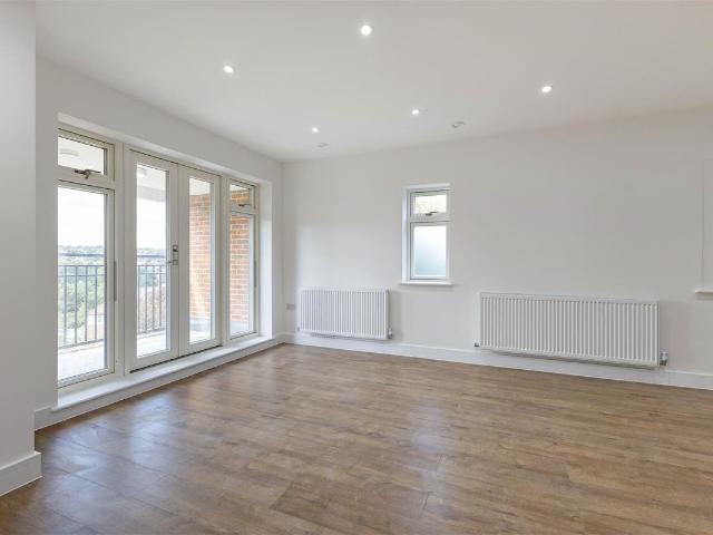 8 Coulsdon Road, Coulsdon CR5, 2 bed flat to rent, £1,800 pcm | PrimeLocation