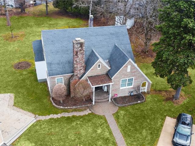 8 Crescent Drive