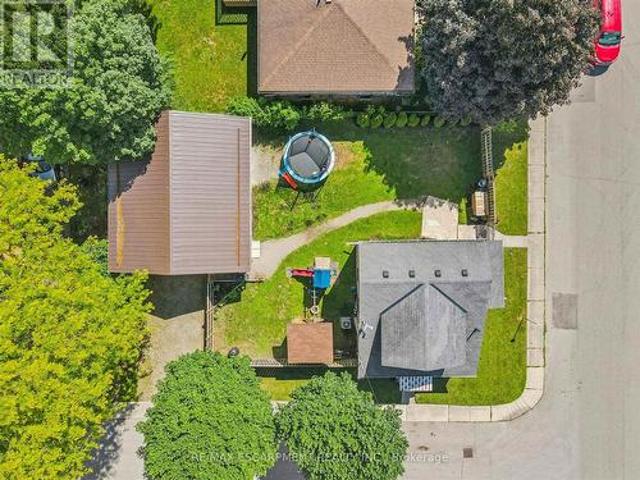 8 Cross Street, Brant, ON, N3L 1Z7 house for sale | Listing ID X13456 | Royal LePage