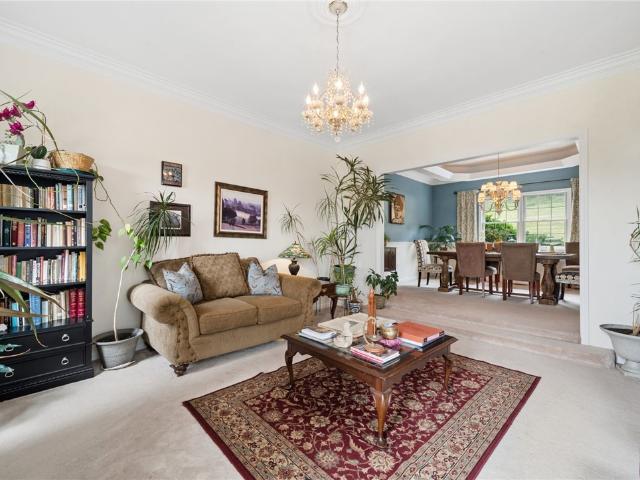 8 Crystol Court