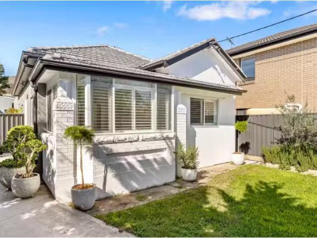 8 Dudley Street, Pagewood House for rent Listed by Annie Riho.