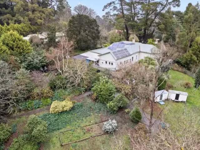8 Dulcie Domum Rd, Olinda VIC 3788 House For Lease