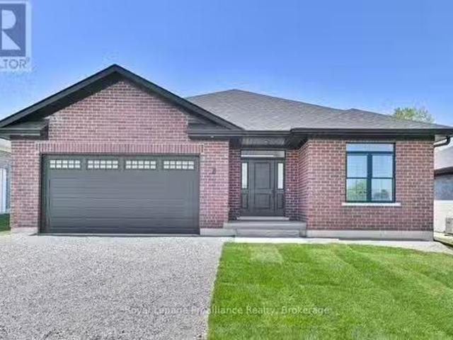8 Dunmor Street, Stirling Rawdon Stirling Ward, ON, K0K 3E0.