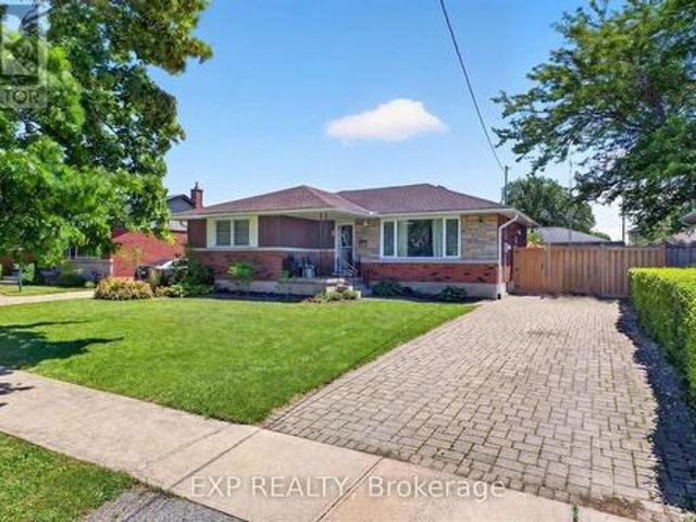 8 Dunraven Avenue, St. Catharines Carlton/Bunting, ON, L2M 6A7 house for sale | Listing ID X13619 | Royal LePage