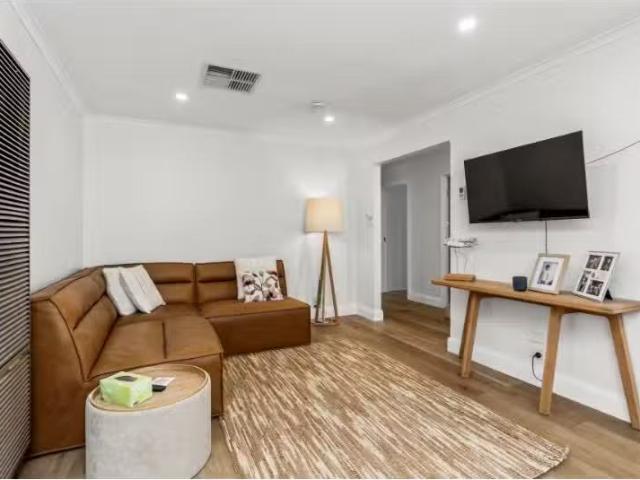 8 Dalman Parkway, Glenfield Park House for rent Listed by Pro.