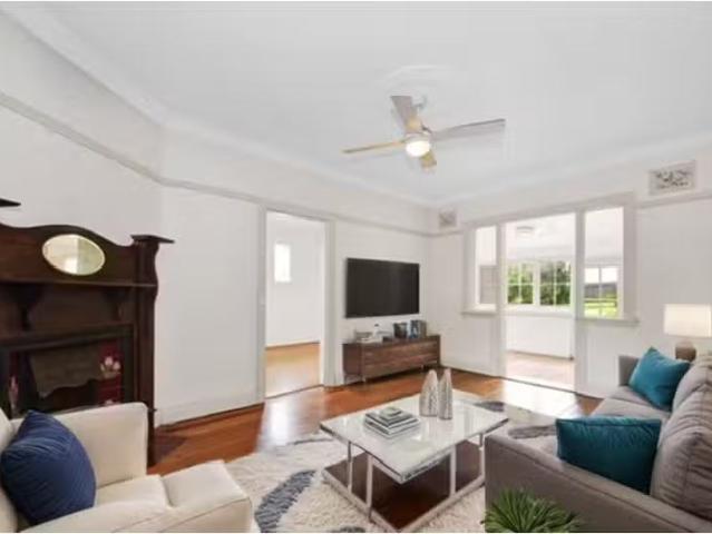 8 Dobroyd Parade, HABERFIELD House for rent Listed by Beryl Y.