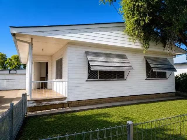 8 Downer Avenue, Moree House for rent Listed by Marygold Oliv.