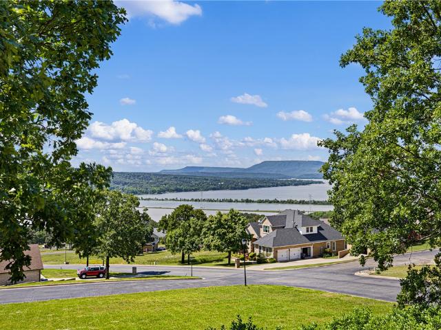 8 E Ridgeline Drive