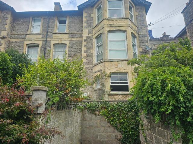 8 Edinburgh Place, Weston super Mare. 2 bed flat to rent £1,450 pcm £335 pw