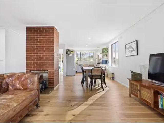 8 Edwards Street, Higgins House for rent Listed by Client Con.