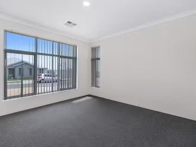 8 Elderflower Way, Alkimos, WA 6038