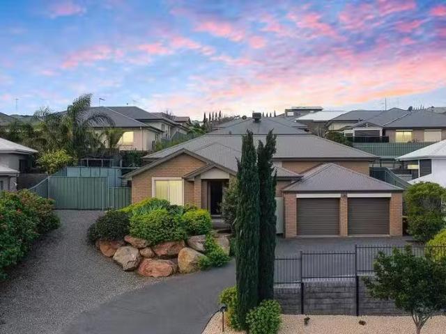 8 Elizabeth Crescent, Hallett Cove, SA 5158