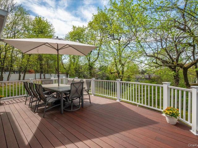 8 Fairlawn Parkway