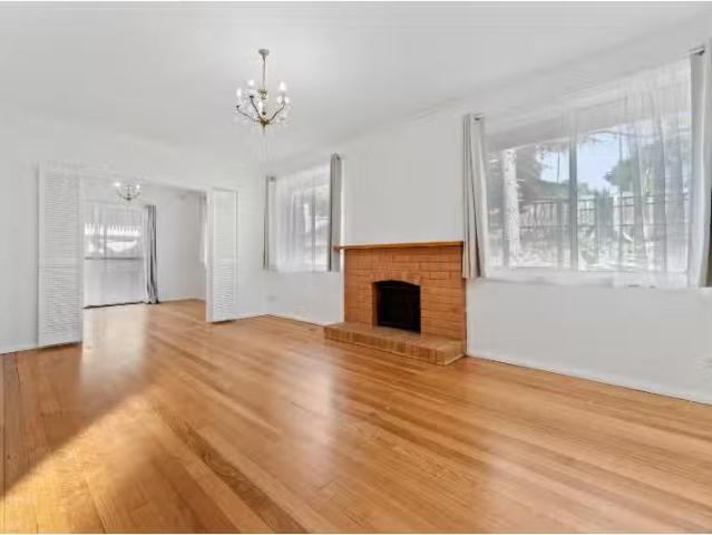 8 Falconer Street, GLEN WAVERLEY House for rent Listed by Dav.