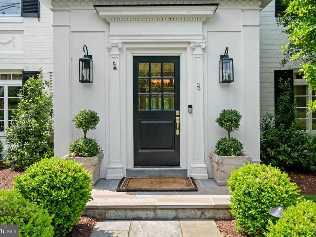 8 Farmington Court