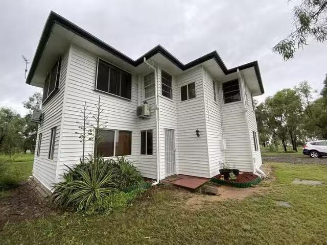 8 Fielding Road, College View, QLD 4343
