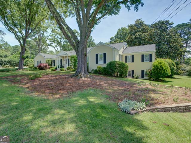 8 Fieldwood Road NE