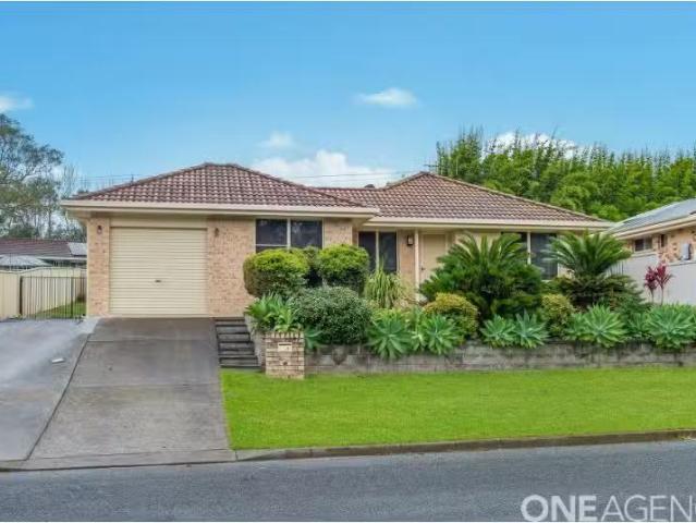 8 Fiona Crescent, Lake Cathie House for rent Listed by Tim Ca.