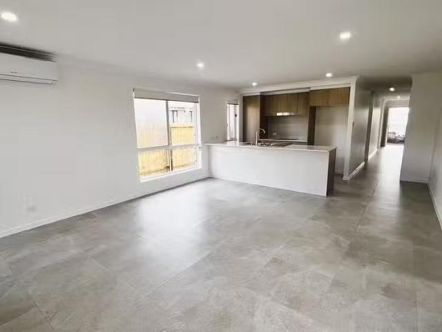8 Flame Tree Road, Cotswold Hills, QLD 4350