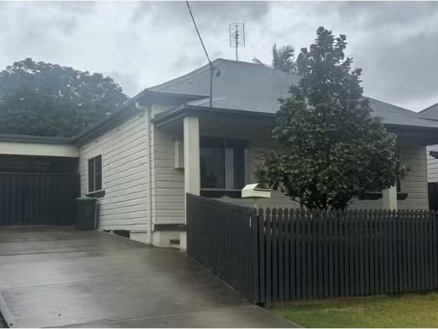 8 Francis Street, Cessnock House for rent Listed by Julia Ocl.
