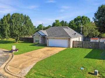 8 Fredonia Court