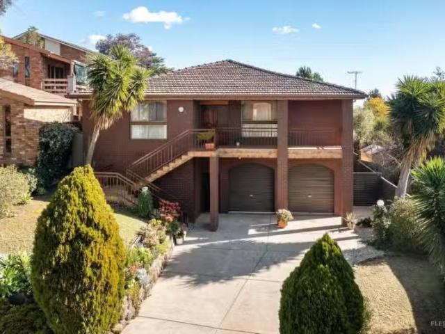 8 Gambia Court, Greensborough VIC 3088 House Auction