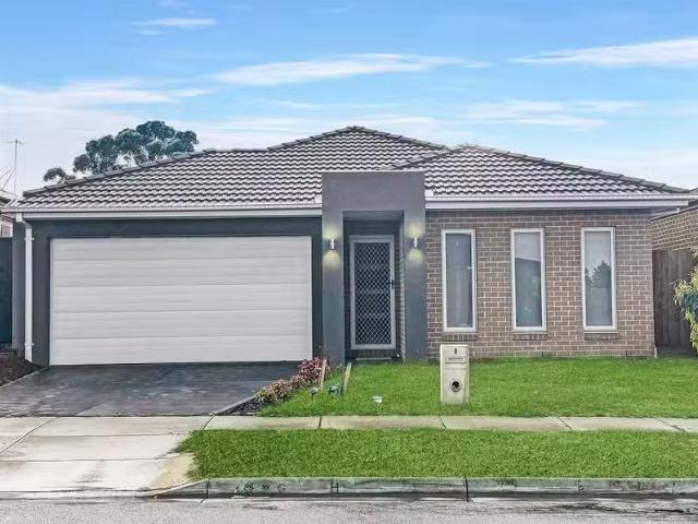 8 Gemma Street, CRANBOURNE EAST, VIC 3977 House for Rent