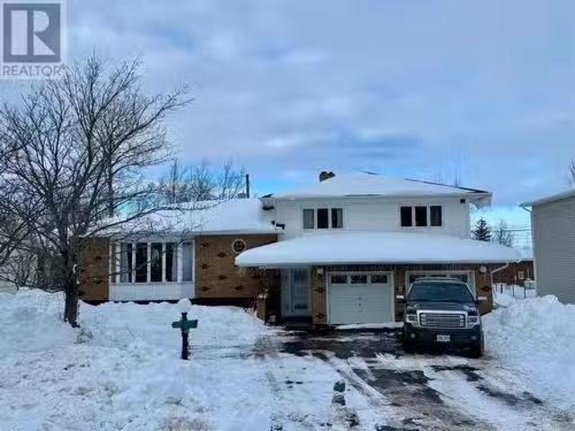 8 Gillingham Avenue, Norris Arm, NL, A0G 3M0 house for sale.